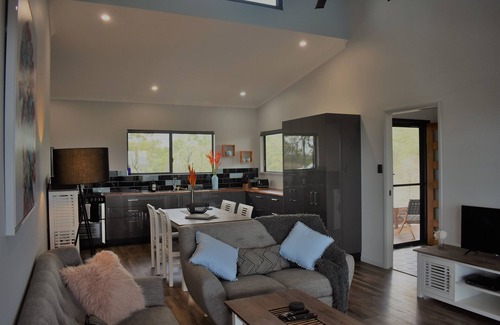 Dimbulah House | Ironbark House Dimbulah: Boutique Two Bedroom House looking over the Outback