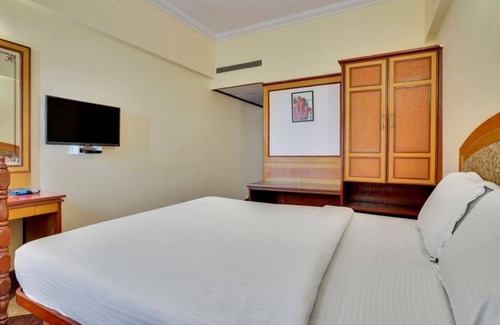 Rajajinagar Hotel | iROOMZ Aura Inn