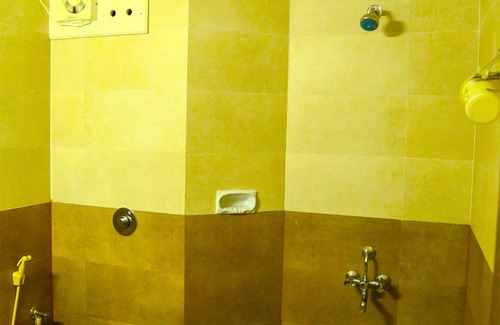 Bellary Hotel | Iroomz Hotel Pawan