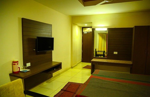 Bellary Hotel | Iroomz Hotel Pawan