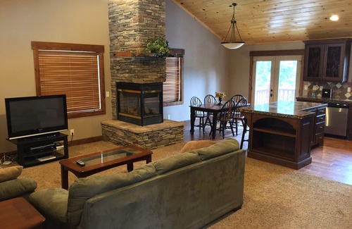 Duck Creek Village Cabin | Irresistible Luxury Cabin Neighboring Zion Natl Park and Bryce Canyon