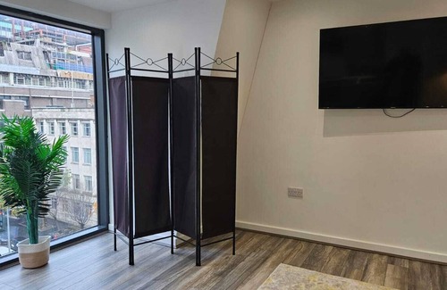 Liverpool City Centre Apartment | Irwell Chambers: Liverpool Cool