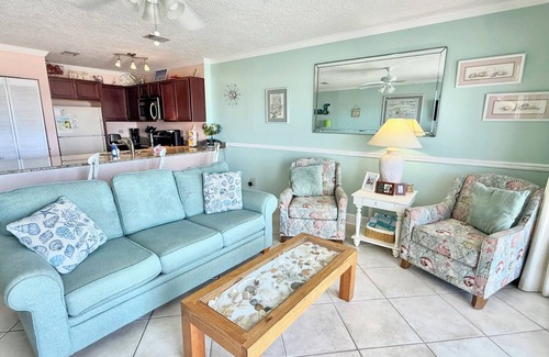 Fort Walton Beach Condo | IS #203 - GULF FRONT, SPECTACULAR VIEWS! BEACH SERVICE INCLUDED! BOOK NOW!