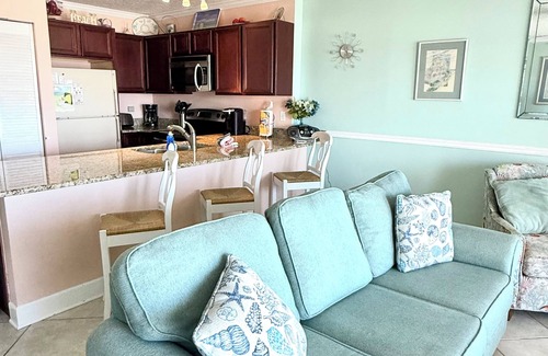 Fort Walton Beach Condo | IS #203 - GULF FRONT, SPECTACULAR VIEWS! BEACH SERVICE INCLUDED! BOOK NOW!