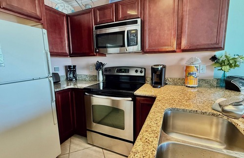 Fort Walton Beach Condo | IS #203 - GULF FRONT, SPECTACULAR VIEWS! BEACH SERVICE INCLUDED! BOOK NOW!