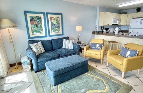 Fort Walton Beach Condo | IS #204- SEPT. SPECIAL! STAY 6 NIGHTS GET 1 NIGHT FREE! BCH SERVICE INCLUDED!