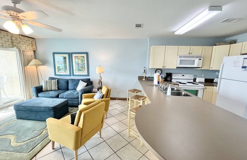 Fort Walton Beach Condo | IS #204- SEPT. SPECIAL! STAY 6 NIGHTS GET 1 NIGHT FREE! BCH SERVICE INCLUDED!