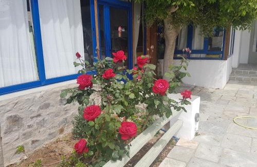 Serifos Hotel | ISALOS ROOMS ON THE BEACH