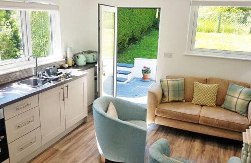 Trearddur Bay House | ISCRAIG BACH-COSY 2 BED APARTMENT-CLOSE TO BEACH