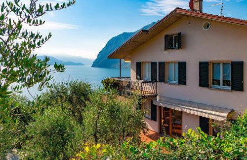 Riva di Solto Apartment | IseoLakeRental - Vacanza Romantica