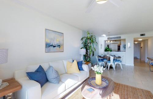 St. Petersburg Apartment | Isla Del Sol Bahia Vista 105