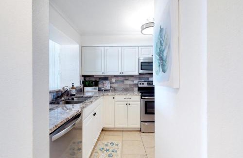 St. Petersburg Apartment | Isla Del Sol Bahia Vista 105