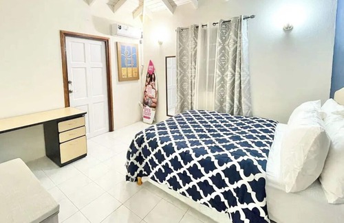 Wotton House | Island 4 Bed Home, Large Deck, Fast WIFI, BBQ