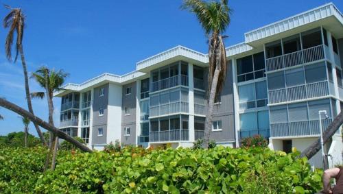 Sanibel House | Island Beach Club #P3E