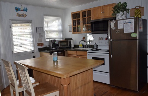 Folly Beach House | Island Center! 2–5-minute walk to beach & town! Sleeps 6 w/5 beds! Read Reviews!