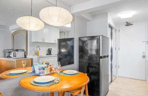 Waikiki Apartment | Island Colony Studio 24th floor