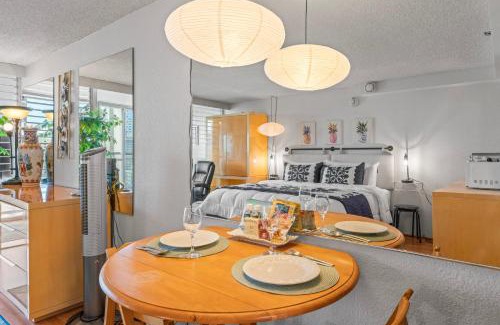 Waikiki Apartment | Island Colony Studio 24th floor