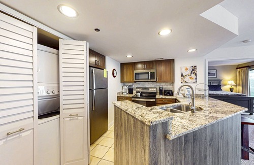 Palmetto Dunes Condo | Island condo w/beach access and balcony view - close to golf