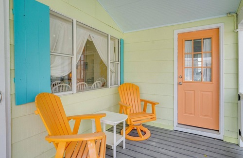 Savannah Beach Cottage | Island Dog Cottage Pets welcome. Fenced Yard. Ocean close