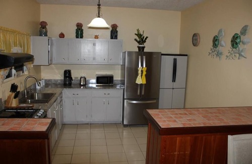 Estate Hermon Hill Apartment | Island Escape Charming/Quiet 1-BD/1BR Apt, AC, Wi-Fi. Washer/Dryer