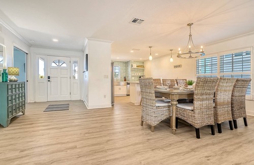 Siesta Key House | 🌴 Island Escape | Home on Siesta Key w/Private Heated Pool & Ping Pong Table!
