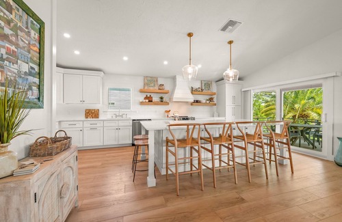 Anna Maria House | Island Escape with Pool, EV Charger and Steps to Pine Avenue