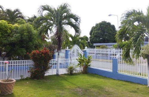 Mona Heights House | Island Get Away Jamaica - Free Airport Pick Up