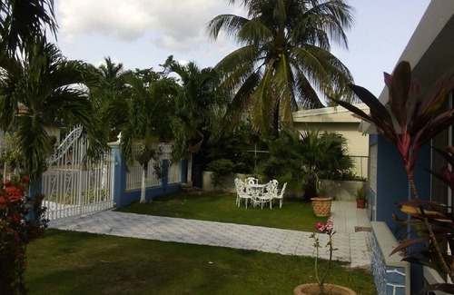 Mona Heights House | Island Get Away Jamaica - Free Airport Pick Up