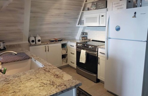 Cassopolis Cottage | Island Get Away – Lakefront Cottage on Beautiful Diamond Lake with Private Beach