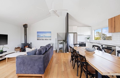 Cape Woolamai House | Island Getaway, Outdoor Spa, Games Room