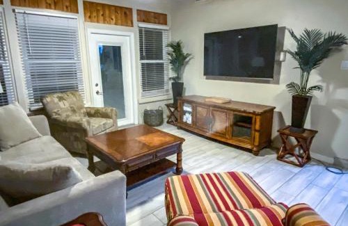 Crystal River House | Island home on Kings Bay - manatees at the dock!
