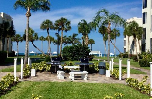 Siesta Key Villa | Island House Beach Resort V18 by RedAwning