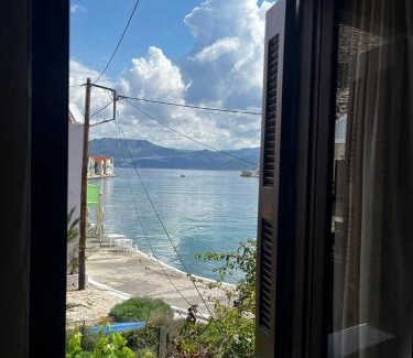 Karpenisi House | Island house meters from the waterfront