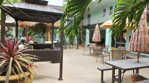 North Redington Beach Hotel | Island House Resort Hotel
