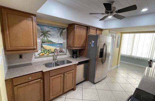 Siesta Key Resort | Island House Resort - Waterfront 2-bedroom condo directly on Siesta Key Beach!