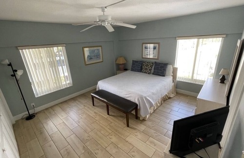 Siesta Key Resort | Island House Resort - Waterfront 2-bedroom condo directly on Siesta Key Beach!