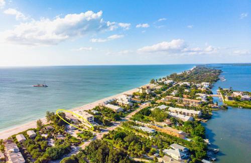 Englewood Apartment | Island House