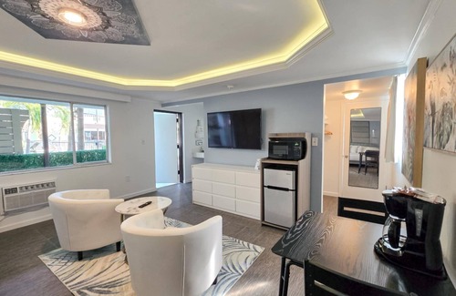 North Redington Beach Hotel | Island House Hotel