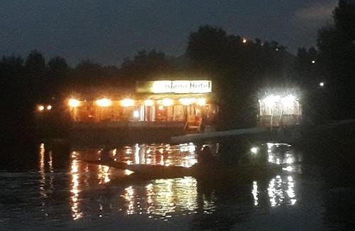 Dal Lake House | Island