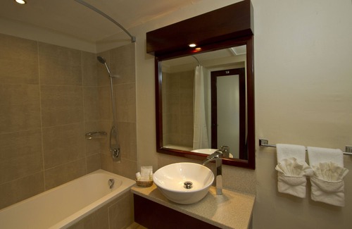 Garrison Historic Area Hotel | Island Inn All Inclusive Hotel