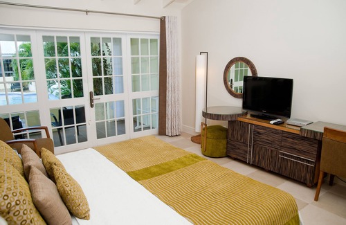 Garrison Historic Area Hotel | Island Inn All Inclusive Hotel