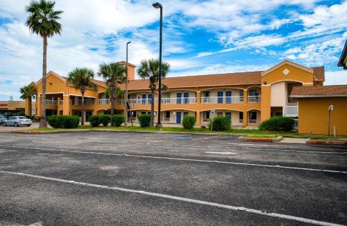 Galveston Hotel | Island Inn By OYO Galveston Beach, TX
