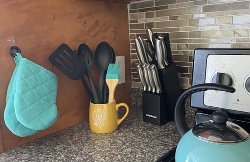 Richmond Condo | Island Life#2 @Bay Garden Live Local. GOOD PRICE!Clean with Ocean views