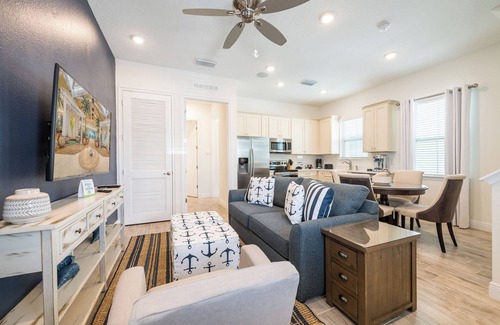 West Kissimmee Cottage | Island Life Cottage near Disney with Margaritaville Resort & Island H2O Access.