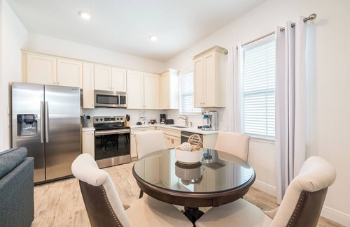 West Kissimmee Cottage | Island Life Cottage near Disney with Margaritaville Resort & Island H2O Access.