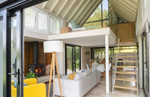 South Cerney House | Island Lodge
