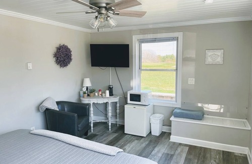 Washington Island Resort | Island Motel Room w/King Bed