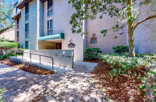 Harbour Town Villa | Island Oasis Near Golf & Beach w/Private Balcony, Central AC & High-Speed WiFi