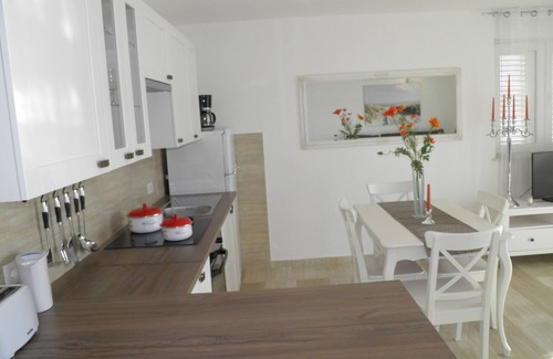 Dinjiska Apartment | Island Pag seafront