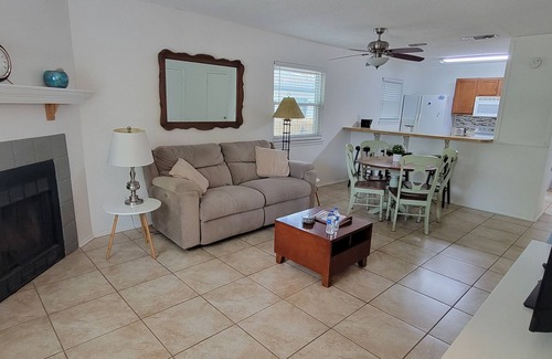Neptune Beach House | Island Retreat MONTHLY ONLY~ 28 NIGHT MINIMUM